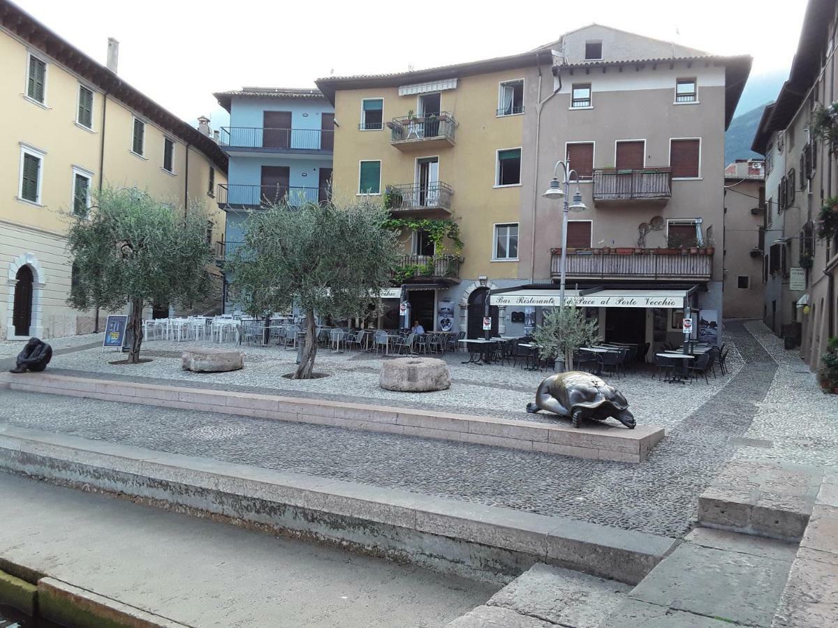 מאלצ'סינה Camera Il Borgo Vicino Al Castello Con Parcheggio מראה חיצוני תמונה